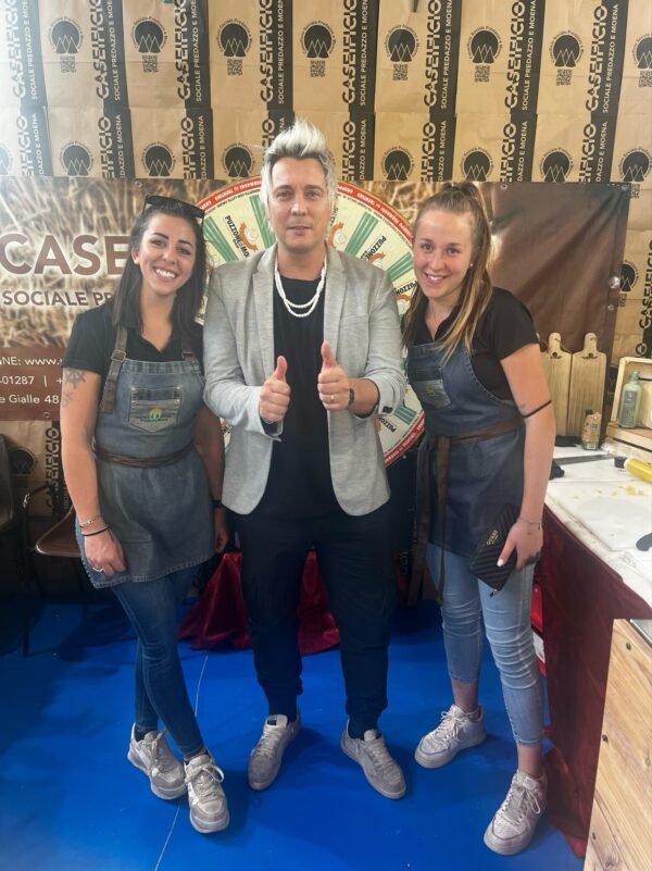 Presenza illustre visita lo stand del Caseificio…